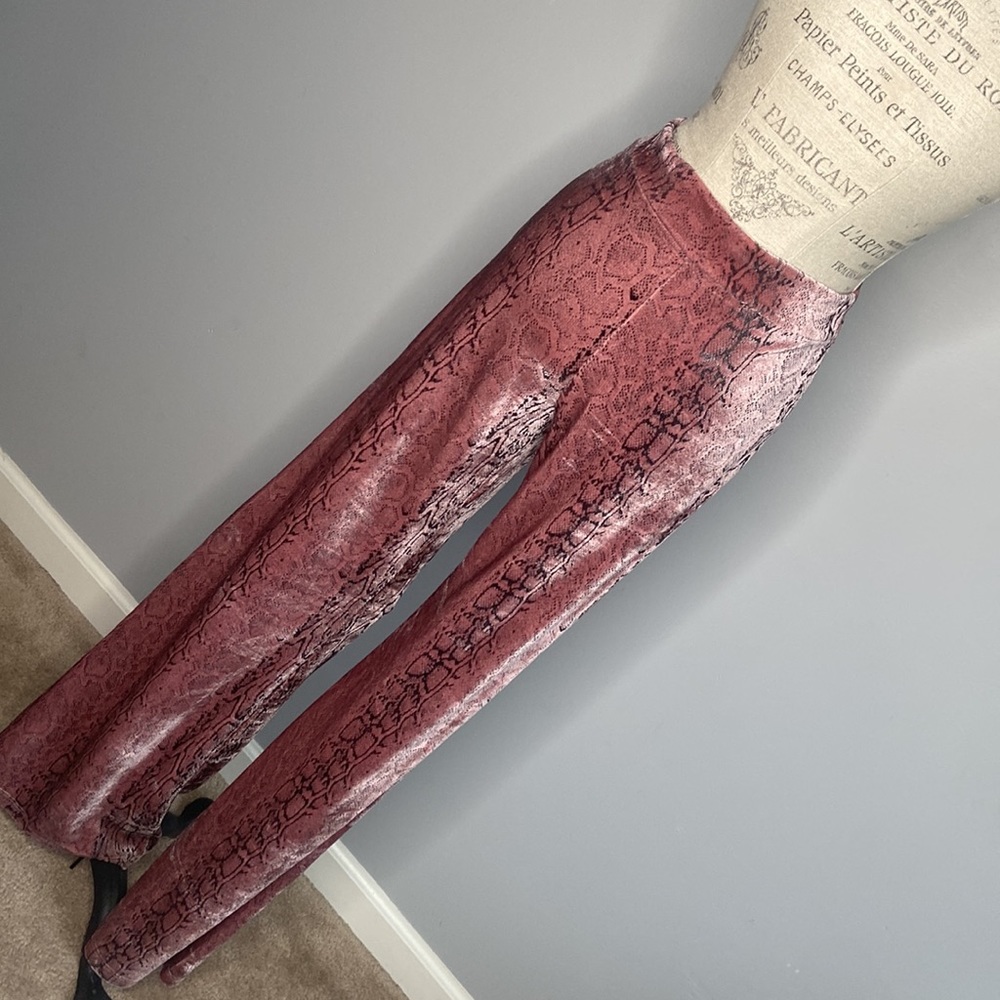 Fashion Nova M Pink Black SnakeSkin ‘Velvet’ Feel Wide Leg Pants Zip Up - Picture 4 of 8